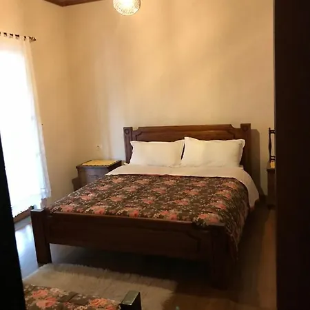 Hostel Bujtina Hader Xhebro *