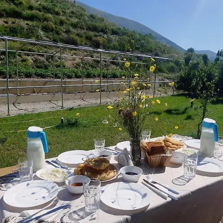 Hostel Bujtina Hader Xhebro Tepelene