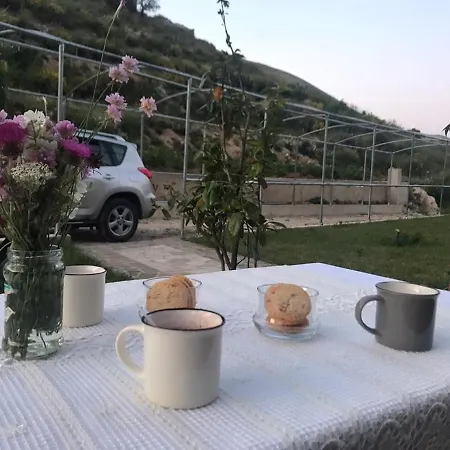 Hostel Bujtina Hader Xhebro *