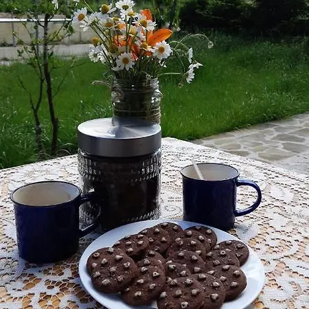 بيت شباب Bujtina Hader Xhebro