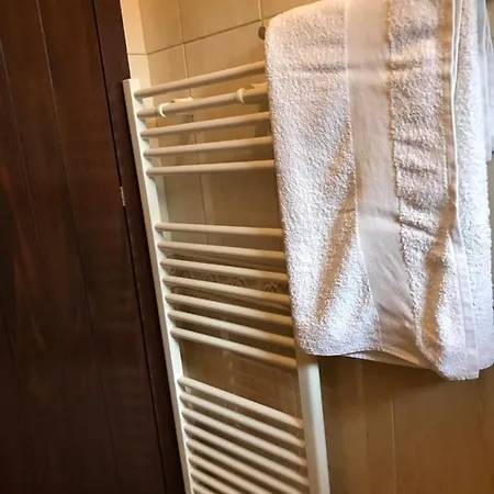 Bujtina Hader Xhebro بيت شباب *