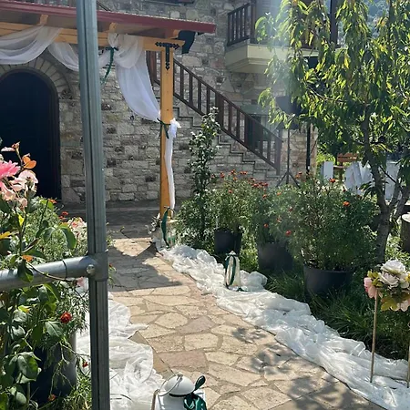 بيت شباب Bujtina Hader Xhebro